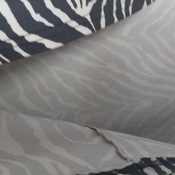 ZEBRA print Top Cold Shoulder Blouse Size 2x - Picture 5 of 5